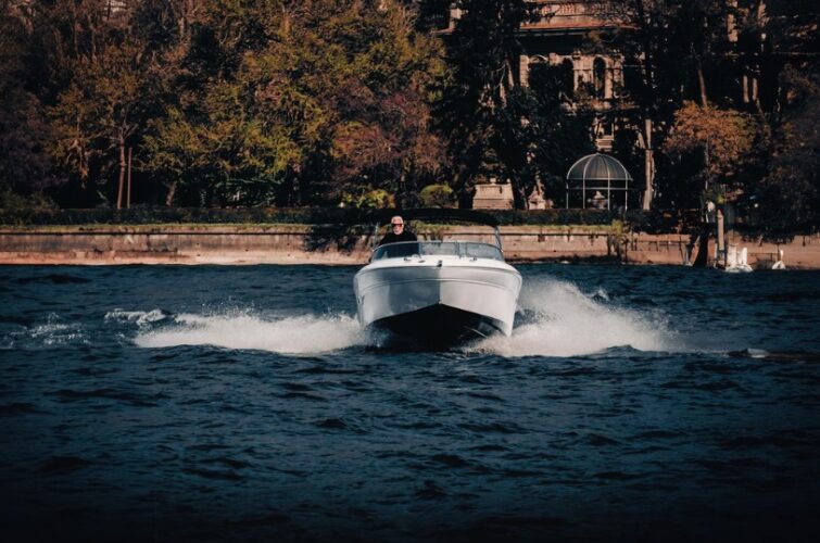 oktane lake como boat tour comoboatteam