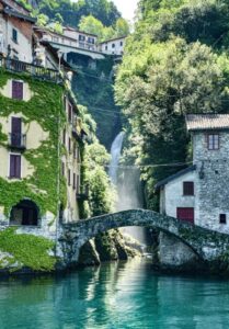 waterfall cascada orrido di nesso lake como boat tour comoboatteam