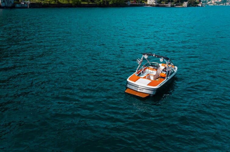 wewakecomo-boat-tour-lake-como-wakesurf-wakeboard-charter-lake-como-revenge