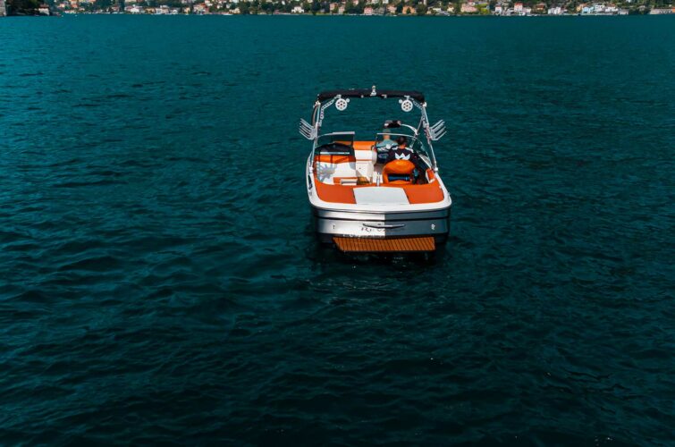 wewakecomo-boat-tour-lake-como-wakesurf-wakeboard-charter-lake-como-revenge